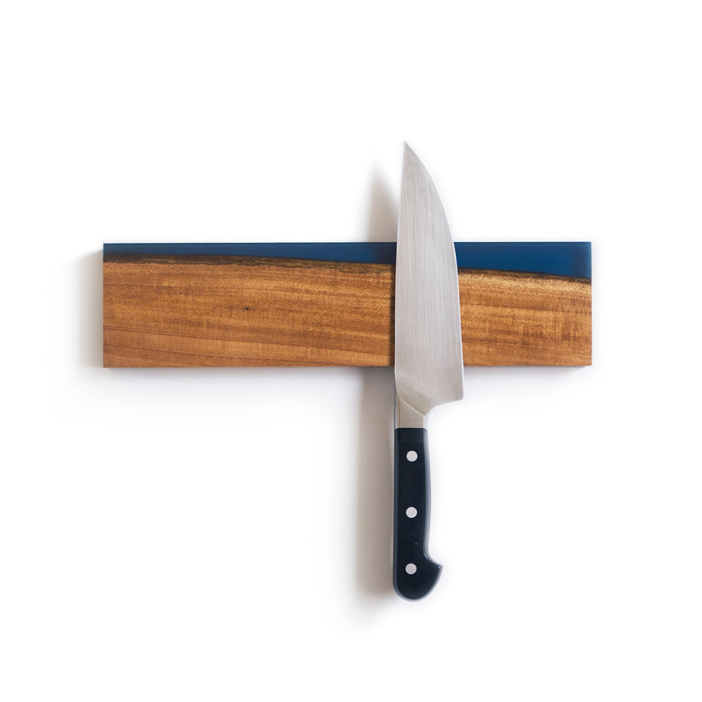 https://knife-en-place.com/cdn/shop/products/salvaged-acacia-live-edge-epoxy-magnetic-knife-holder-bar-for-kitchen-knives_1024x1024.jpg?v=1615553790